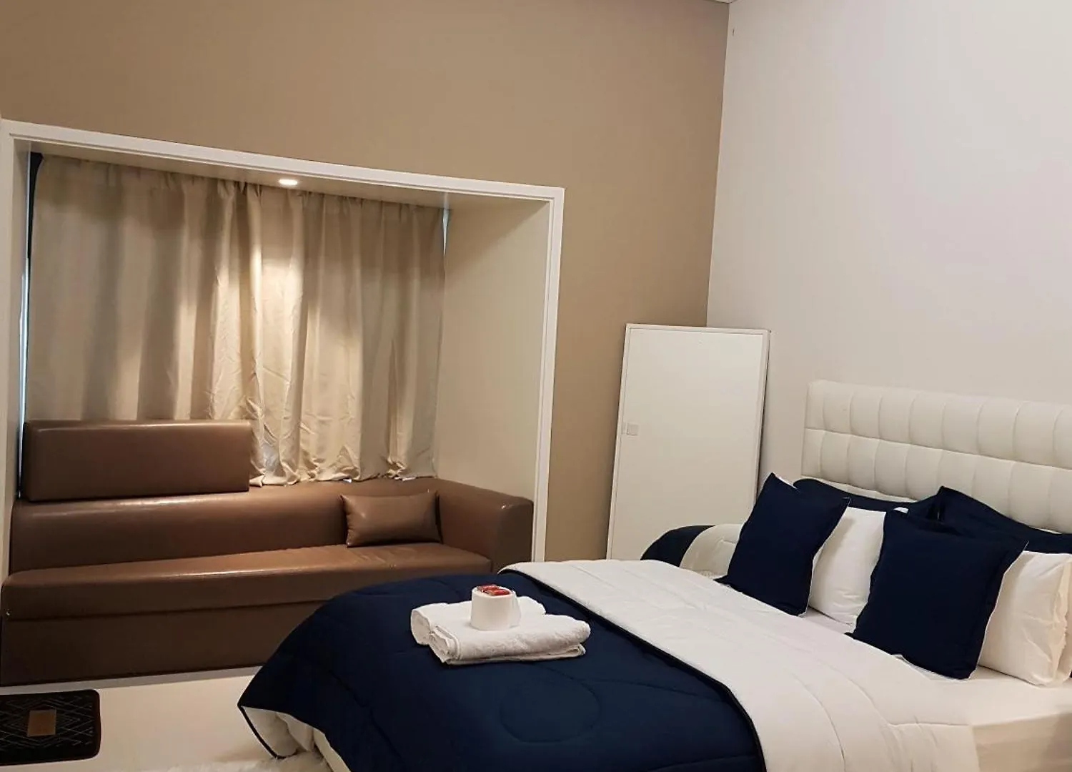 ホームステイ Reem Retreats Shared Home Stay アブダビ