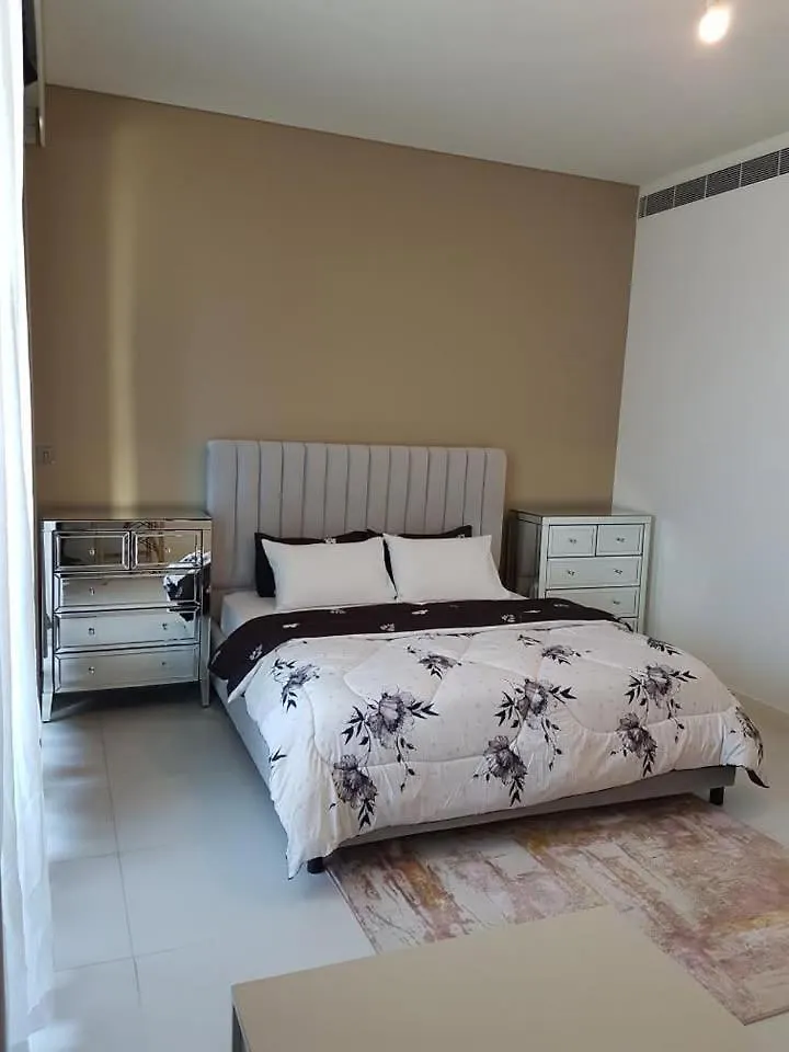 Reem Retreats Shared Home Stay アブダビ アラブ首長国連邦